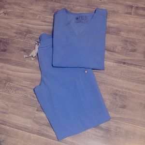 Figs ceil blue scrubs. XS Casma 3-pocket top & XSP Yola skinny scrub pants.